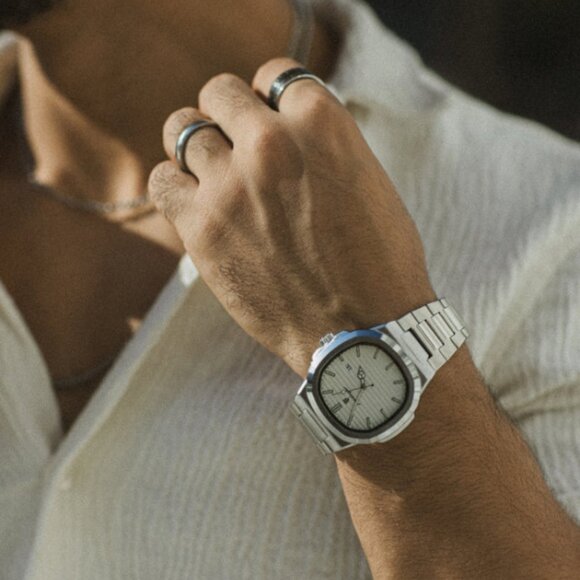 The Luxurious Caspian Poedaggar Watch – $235 Elegance - Picture 4 of 4